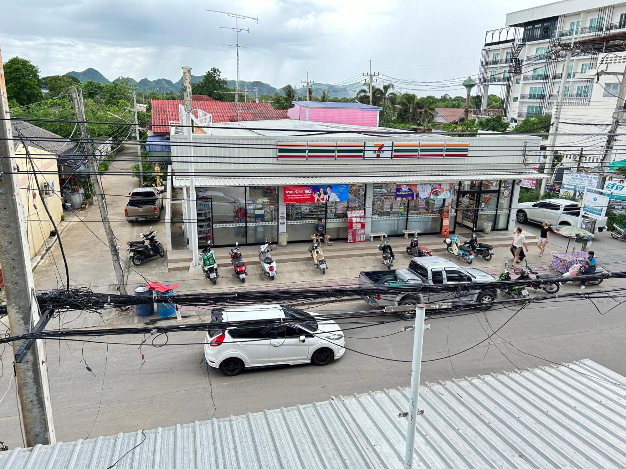 Noot'S Bar And Guesthouse Kanchanaburi Exterior foto